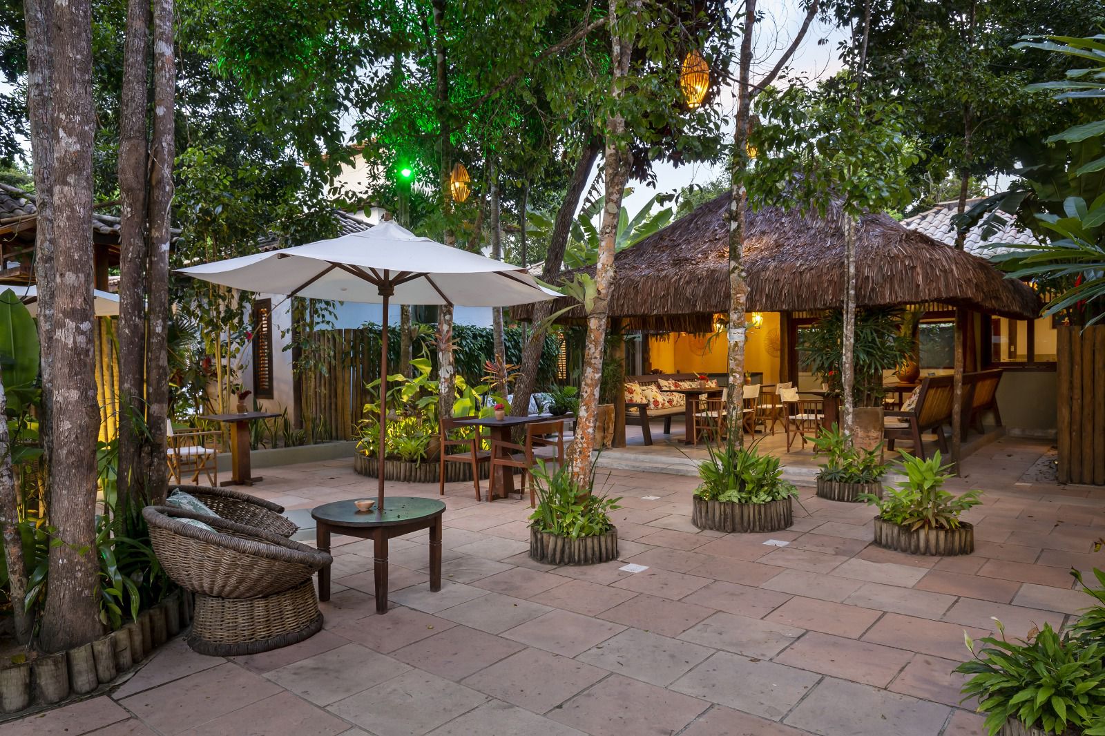 Jardim e deck